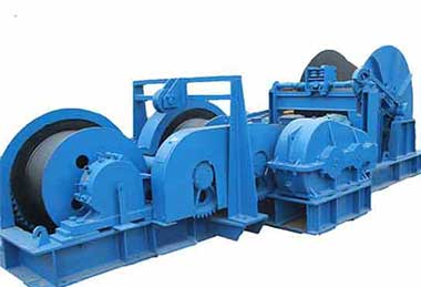 Hoisting and pulling rope winch