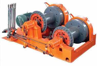 Hoisting and pulling rope winch