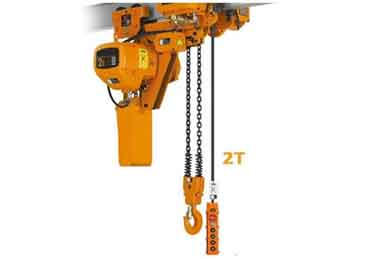 Low profile chain hoist
