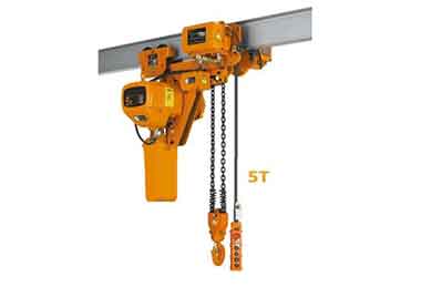 Low profile chain hoist
