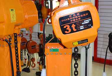 Hook suspension chain hoist