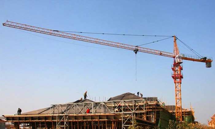 Types of Cranes for Construction:  Types of Cranes for Construction: