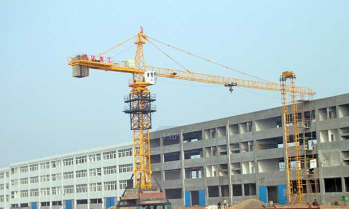 Types of Cranes for Construction:  Types of Cranes for Construction:
