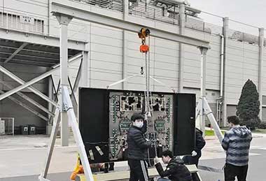 Aluminum light weight gantry crane system with stationery design