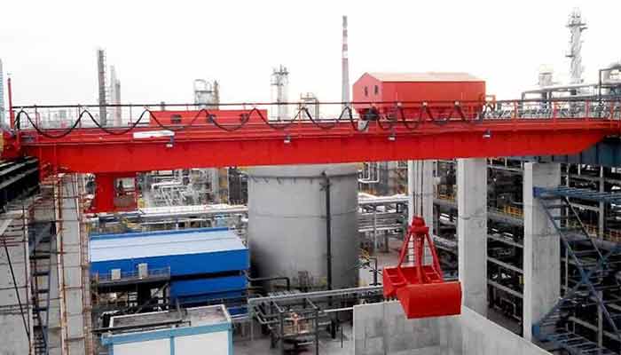 Clamshell bucket overhead crane