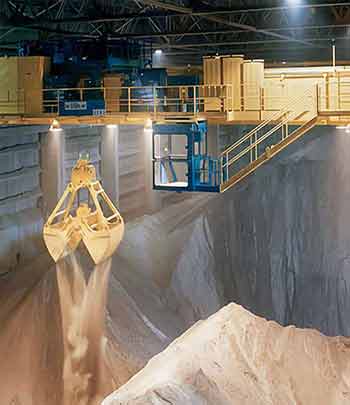 Sand clamshell crane 