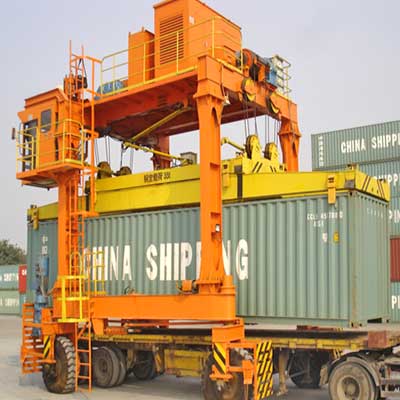 Container straddle carrier