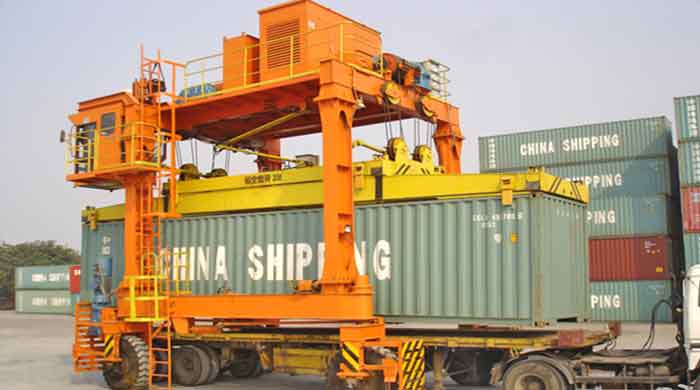 Container straddle carrier