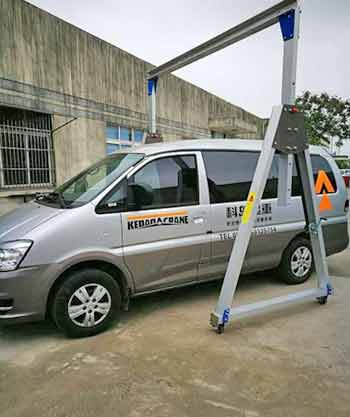 Small gantry crane for car handling 