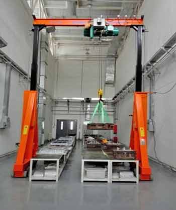 Height adjustable gantry crane for general use 