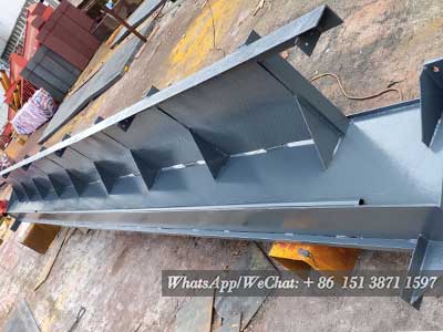 Main girder painted of the double girder overhead crane 