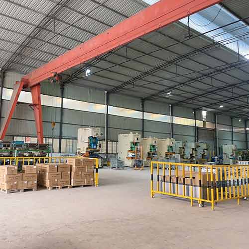 Rail travelling gantry crane