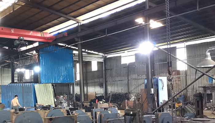 Specialized Overhead Cranes for Hardware Parts Manufacturing Specialized Overhead Cranes for Hardware Parts Manufacturing