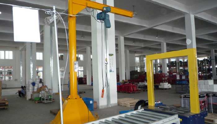 Small jib crane to improve your processing line efficiency 