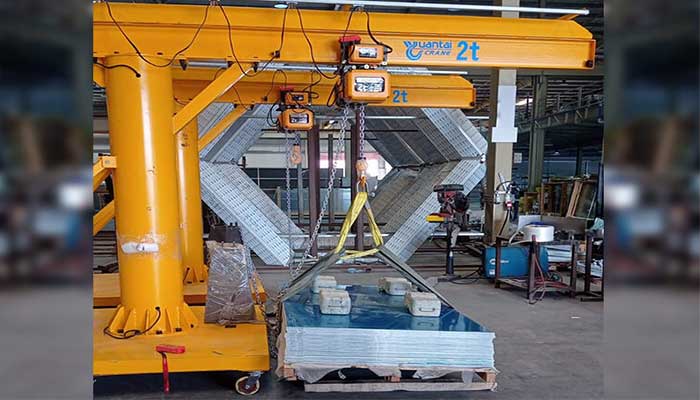 2 ton small jib crane on wheel for sale Qatar, custom 8 wheels for construction side for building material handling such as glass, etc. 