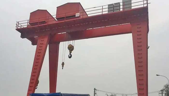 Double Girder Double Hoist Gantry Crane: