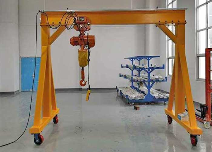 Fixed height manual rolling gantry crane on wheels  Fixed height manual rolling gantry crane on wheels