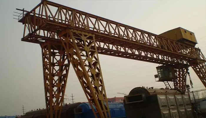 Outdoor Applications in Shipyard Material Handling Outdoor Applications in Shipyard Material Handling