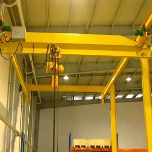 Semi free standing bridge crane 