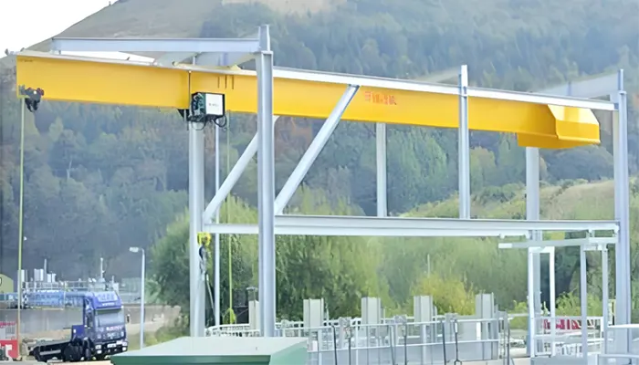 Freestanding Monorail Cranes with Straight Track: