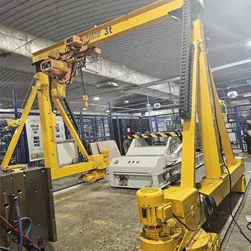 Portable gantry crane with fixed and adjustable design for sale 
