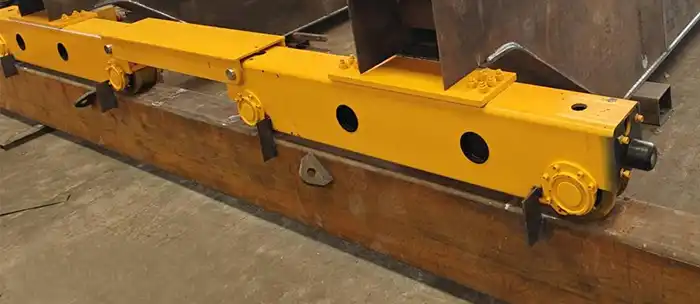 End carriages of double girder overhead travelling crane