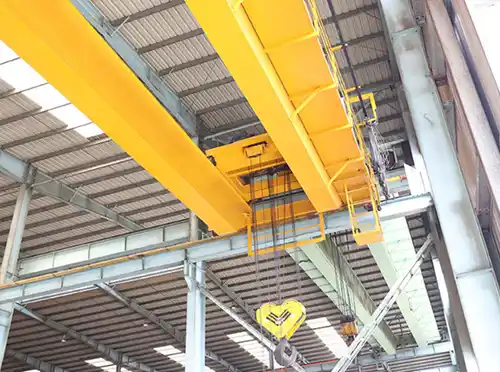 Compact overhead open winch crane design 