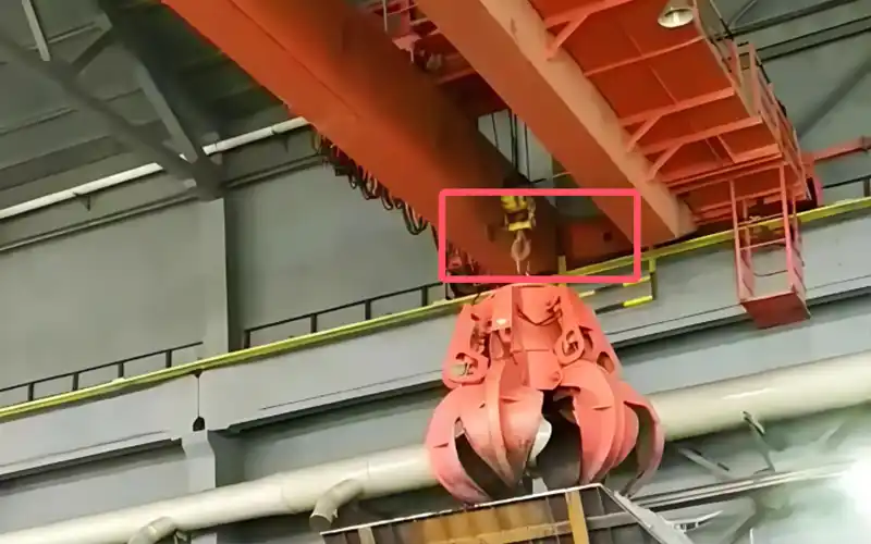 QD Double Girder Overhead Crane with Hook and Below Hook Devices, Grab Bucket or Magnetic Spreader