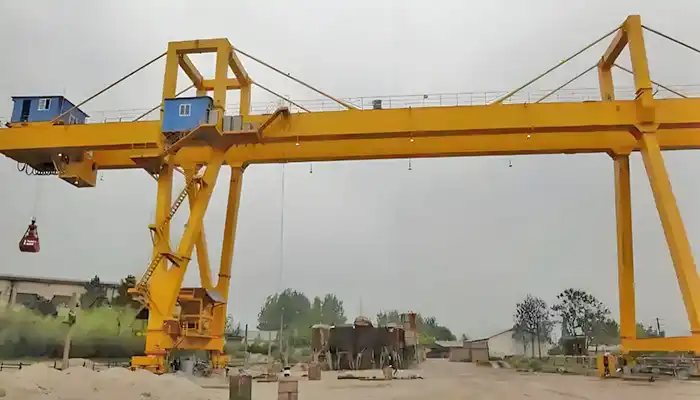 grab bucket gantry crane with cantilever to extend the horizontal reach