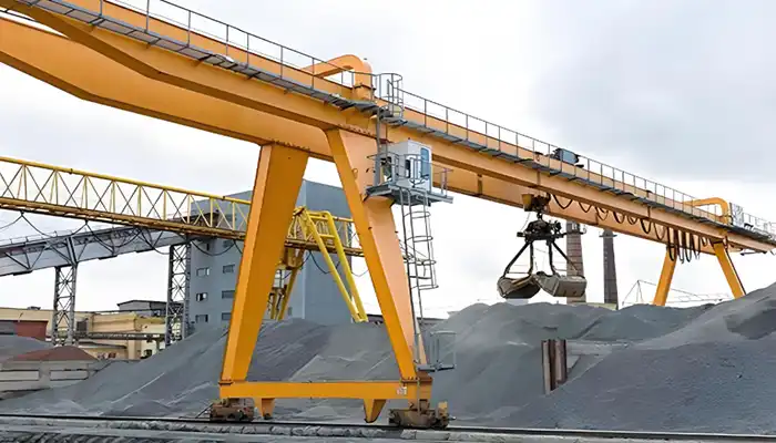 outdoor gantry crane with grab bucket