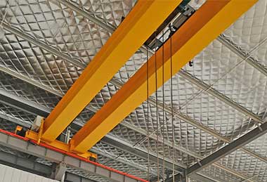 Low headroom wire rope hoist