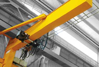 Low headroom wire rope hoist