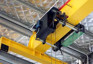 Low headroom wire rope hoist