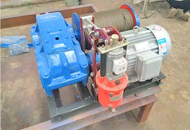 Electric slow speed wire rope winch 