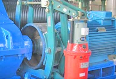 Variable speed winch