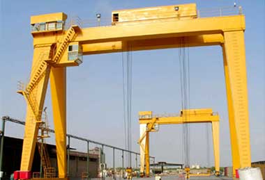 Open winch gantry crane with double girder design and with no cantilever