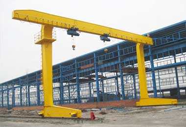 L leg gantry crane with box girder design , equpiped with wire rope hoist