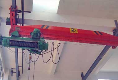 Undeslung single girder overhead crane with electric wire rope hoists