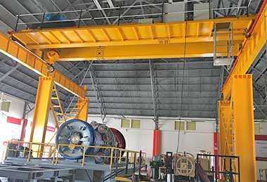 Double girder overhead crane with hoist trolley for steel structure workshop with free standing columns