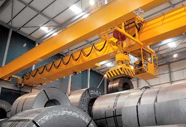 Vertical and horizontal coil handling electromagnetic crane