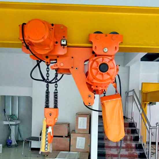 Low headroom electric powered chain hoist