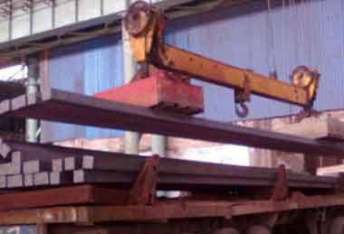 Lifting electromagnet