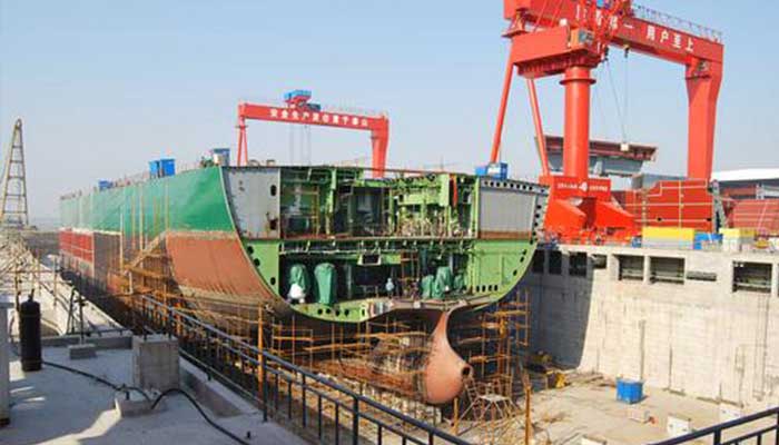 Shipbuilding gantry crane