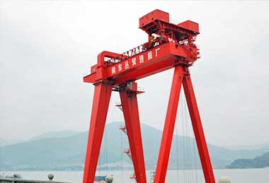 Shipbuilding crane