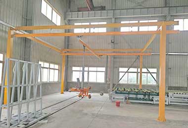 Light kbk crane system for glass handling