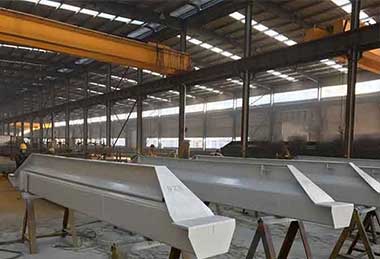 Primer coating of overhead crane