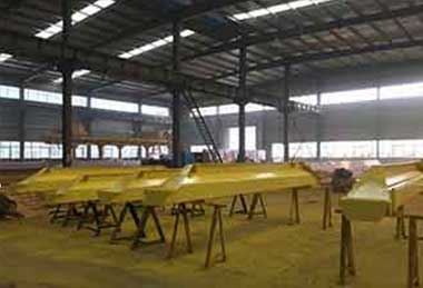 Top coating or finishing overhead crane coating