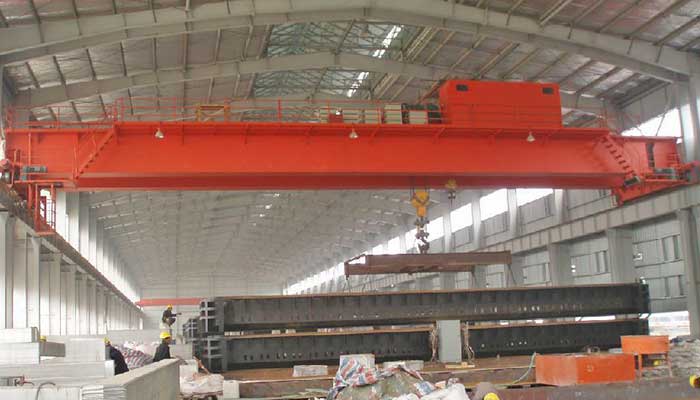 Isolation overhead crane with double girder overhead crane