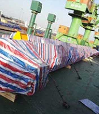 Overhead crane loading on bulking ship