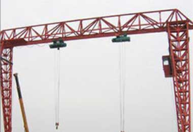 Gearbox hoist for gantry crane